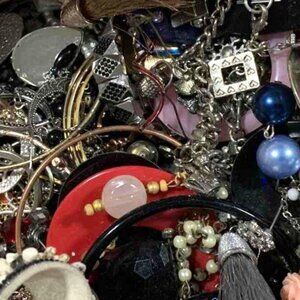 1 lb Mixed Jewelry Lot Vintage Earrings Rings Bracelets Necklaces 20+ pcs